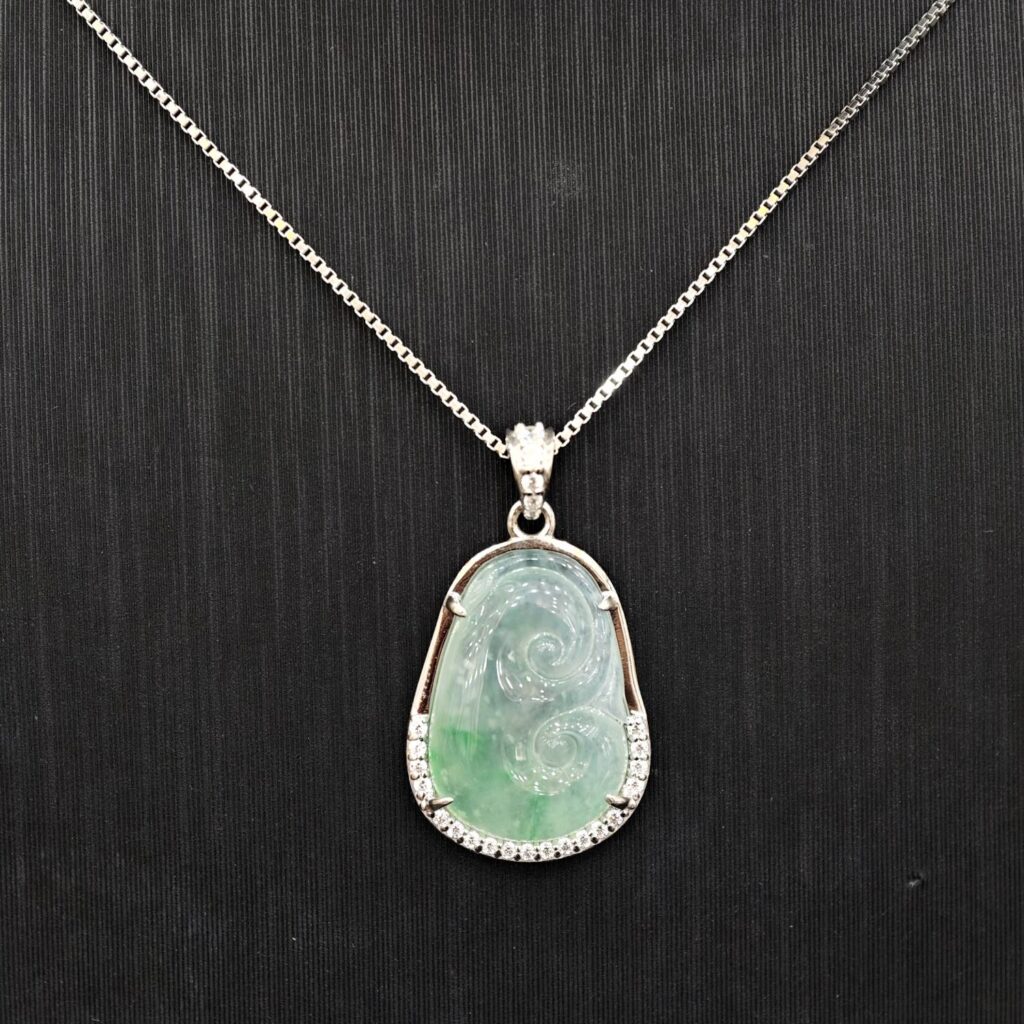 Mặt ngọc như ý xanh lam khoá bạc