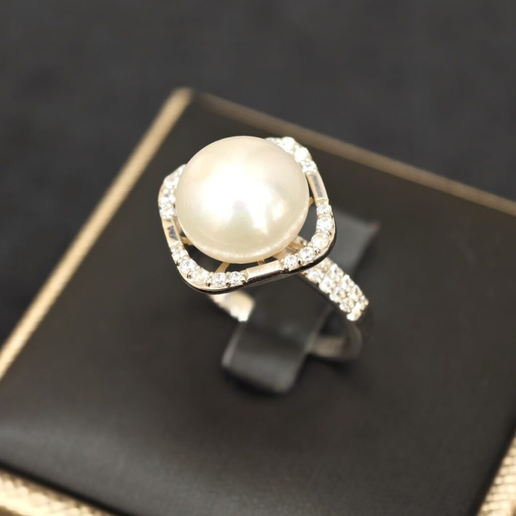 Nhẫn hình thoi đính đá BM 9LI- N042