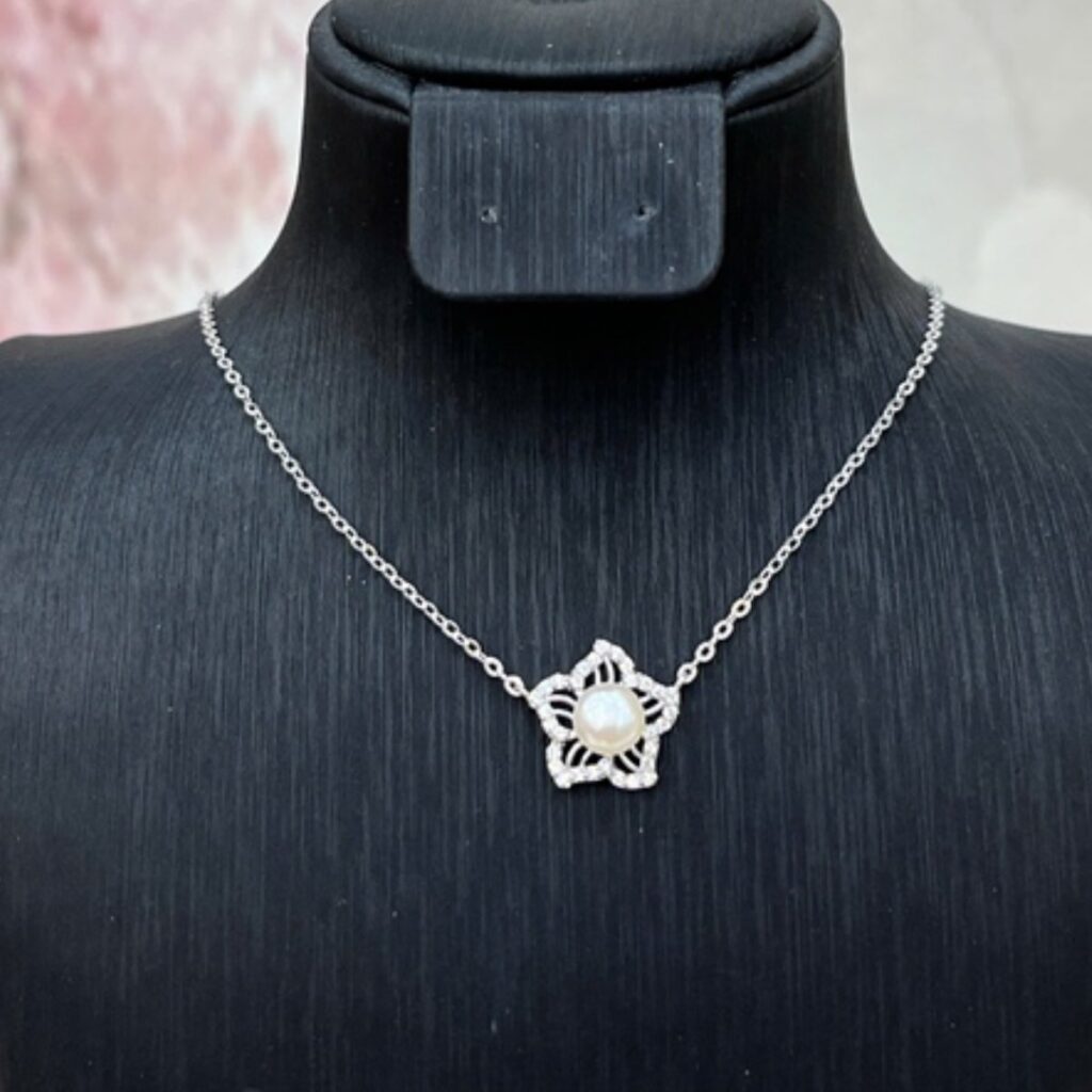 Dây chuyền mặt hoa - D086