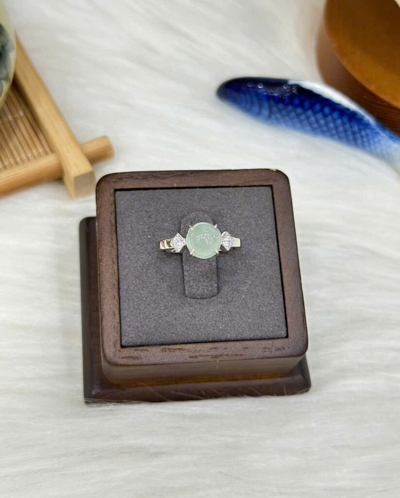 Nhẫn phỉ thúy đai hình vuông - NP010