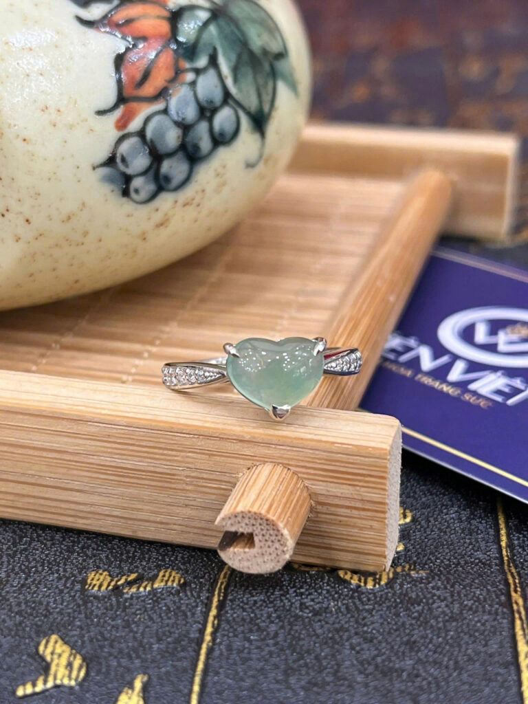 Nhẫn bạc ngọc phỉ thuý trái tim xanh lục-NP074