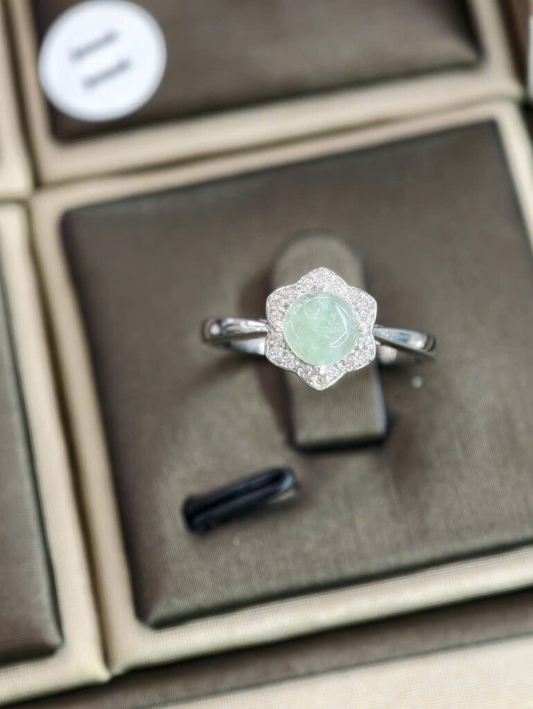 Nhẫn bạc ngọc phỉ thuý hoa mai 6 cánh-NP082