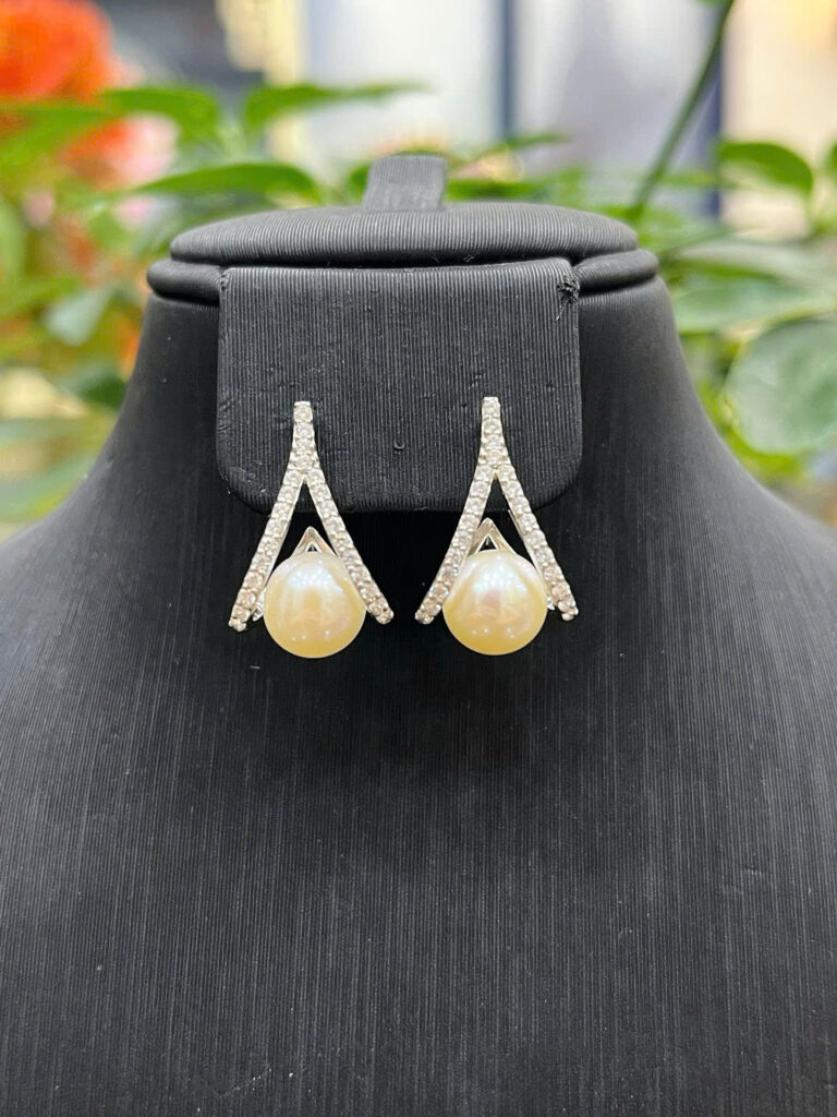 Bông tai bạc chữ V ngọc bánh men 8 li-BN163