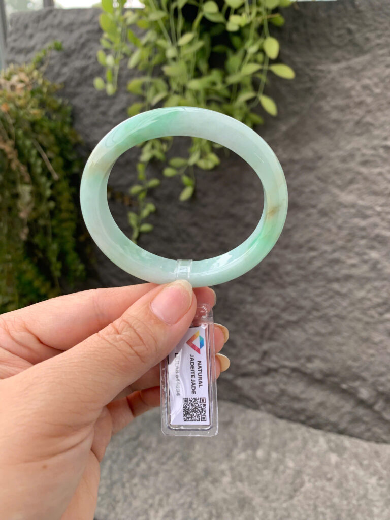 Chiếc Ngọc phỉ thuý ovan-VP017- Kt 52.8-45.9-11.6-7.5li. Phù hợp nhất tay 49-50-51