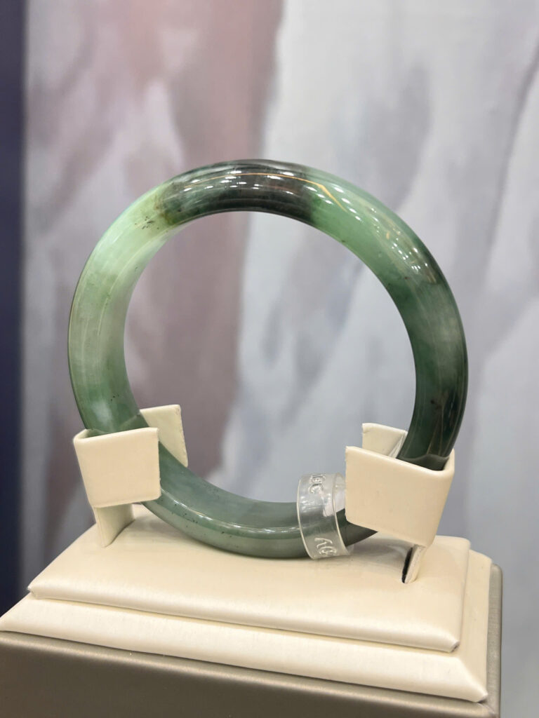 Vòng tay ngọc phỉ thuý Lam Hoa Bay-VP026-Chột: 12.4mm Đk ni: 54.55.56.56.5