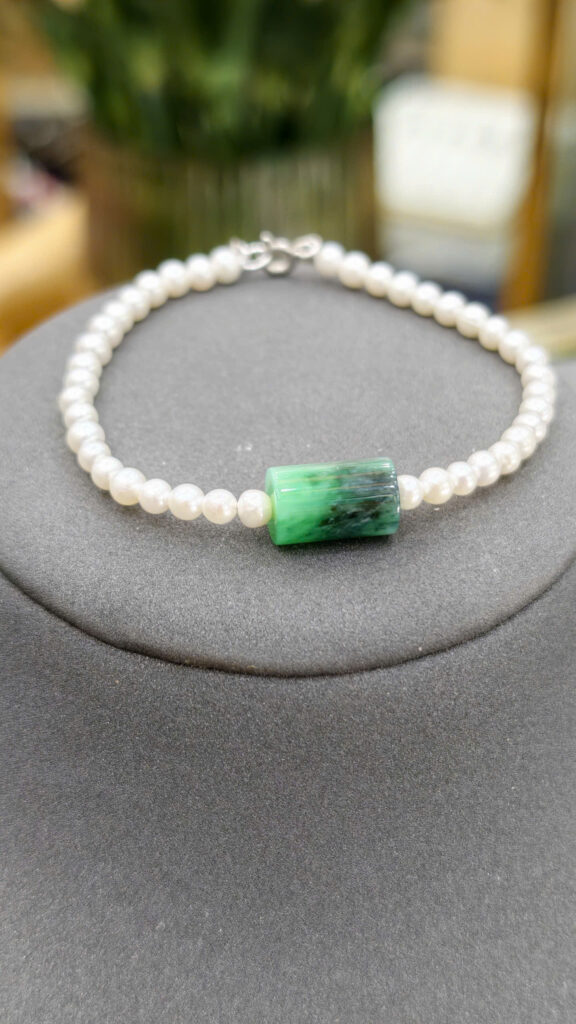 Dây lắc tay ngọc trai tròn trứng 3-4 li + charm phỉ thuý lu xanh-LP47