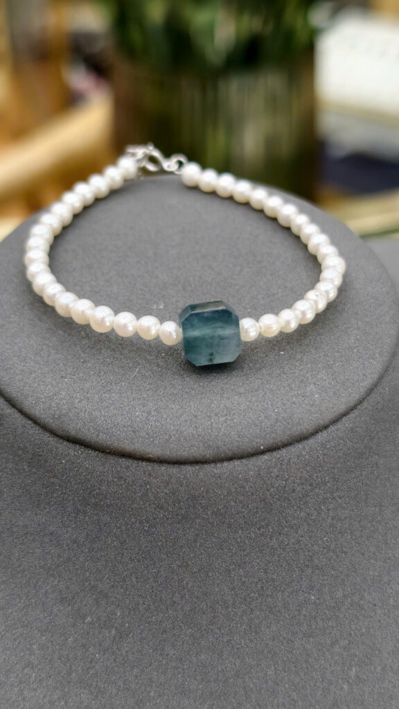 Dây lắc tay ngọc trai tròn trứng 3-4 li + charm phỉ thuý vuông xanh-LP145