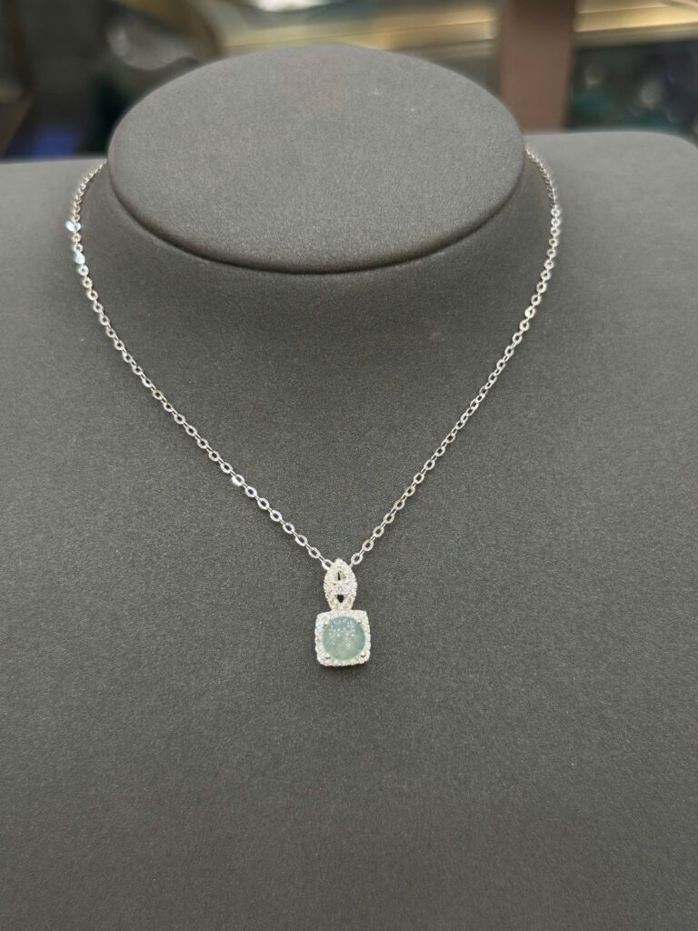 Dây chuyền phỉ thuý nền xanh nhạt x S925