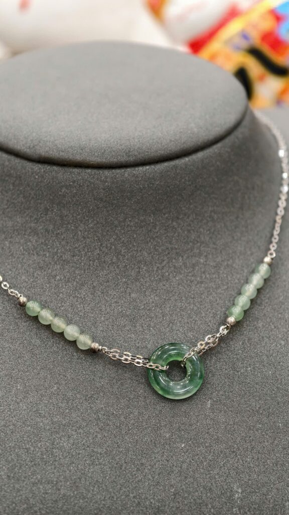 Dây chuyền phỉ thuý đồng điếu phối ngũ trân châu