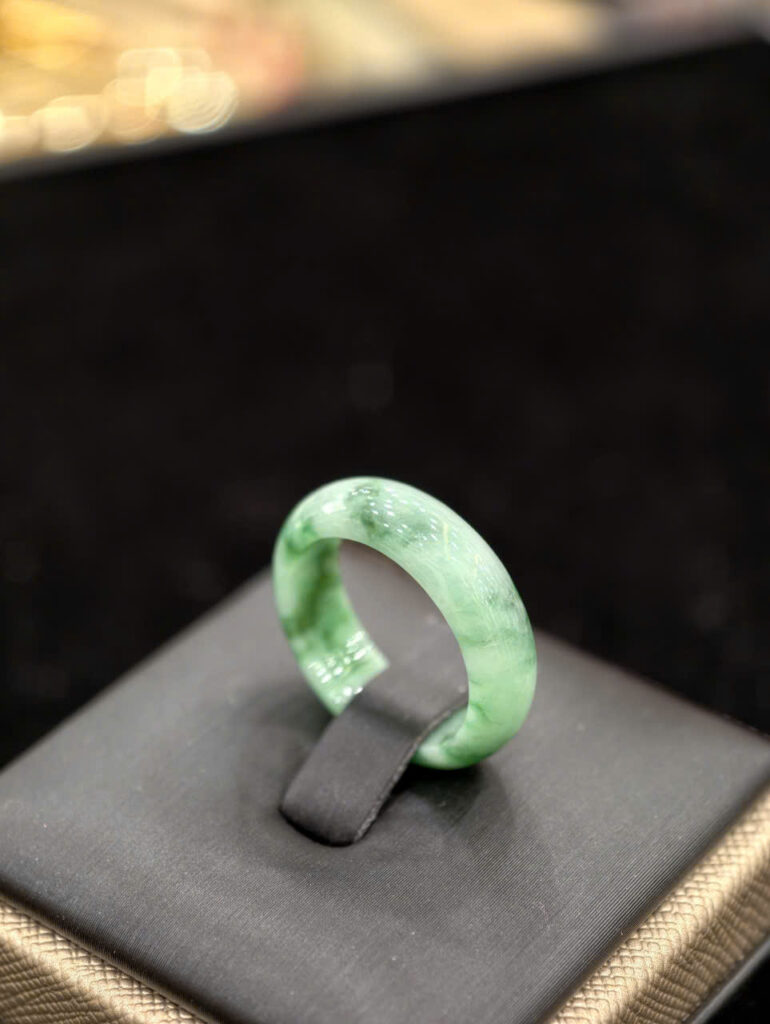 Nhẫn khối phỉ thuý đường kính 17.1mm chột 6.1mm