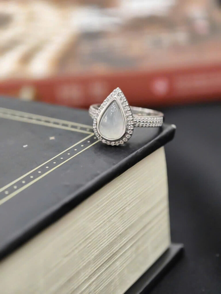 Nhẫn bạc ngọc phỉ thuý giọt nước bạch ngọc-NP150