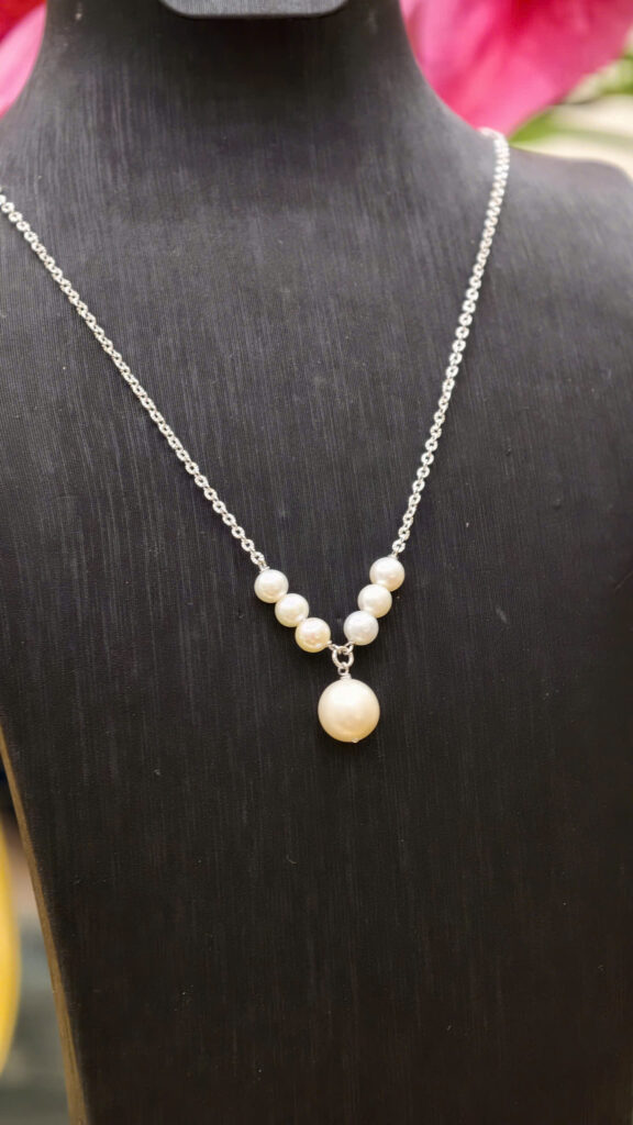 Dây chuyền ngọc trai lục viên ngọc tòn ten -D212