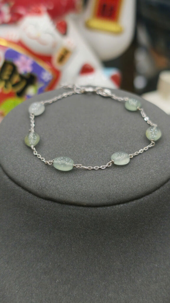 Lắc cách ngọc táo băng nền xanh-LP152