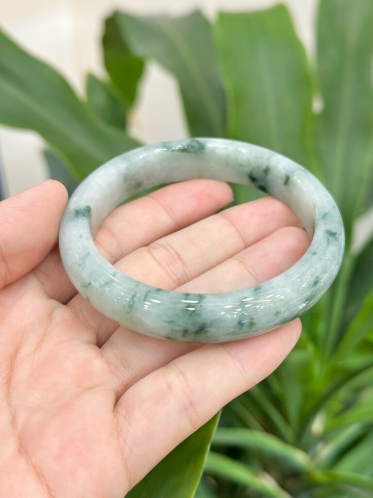 Vòng tay ngọc phỉ thuý phiêu hoa bay có điểm hoàng phỉ (ni 54,55,56) -VP31