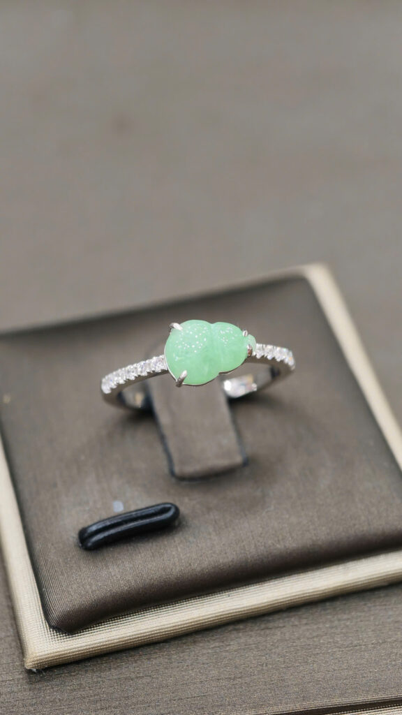 Nhẫn bạc ngọc phỉ thuý hồ lô xanh ngang-NP182