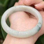 Vòng tay ngọc phỉ thuý hoa bay bản hẹ (ni tay 55 chột 12.22mm)-VP032