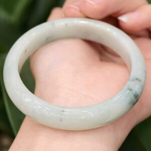 Vòng tay ngọc phỉ thuý hoa bay bản hẹ (ni tay 55 chột 12.22mm)-VP032