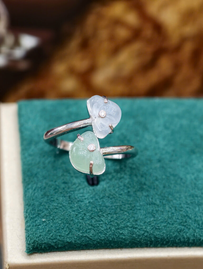 Nhẫn bạc ngọc phỉ thuý đai trơn song cua NP202